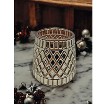 Dekoratives Windlicht aus Glas mit geometrischem Relief und Rautenmuster.