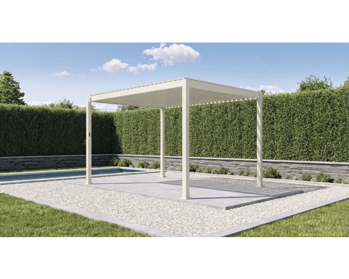 Pergola autoportante blanche avec toit à lames dans un jardin moderne à côté d une piscine et d une haie.