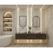 Salle de bains lumineuse avec double vasque en bois et marbre, deux vasques à poser, robinetterie murale dorée, miroirs arrondis et baignoire îlot.