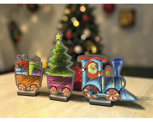 Décoration de Noël en bois en trois parties représentant un train avec le Père Noël, un sapin et des cadeaux sur des supports.