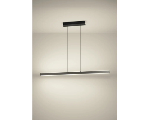 Moderne, lineare LED-Pendelleuchte mit schmalem Lichtstab und rechteckiger Deckenhalterung.