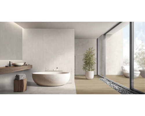 Salle de bain moderne avec baignoire ronde en pierre naturelle, plan vasque en bois et grandes baies vitrées avec vue sur le jardin.