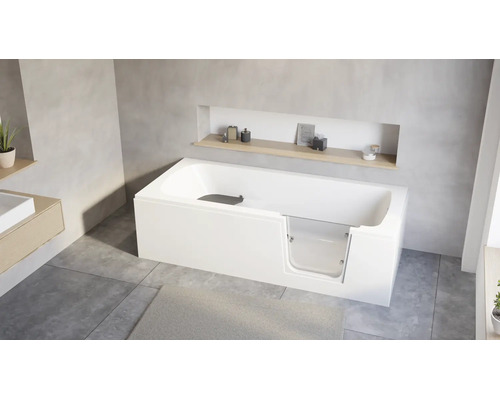 Moderne Badewanne mit integrierter Tür für barrierefreien Einstieg in einem hellen Badezimmer mit Nischenablage.