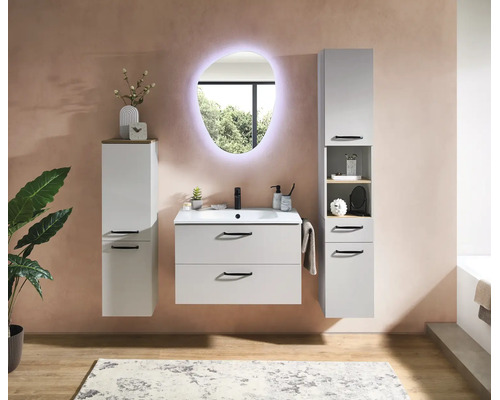 Ensemble de meubles de salle de bain moderne gris clair avec meuble sous-vasque suspendu, deux colonnes et miroir ovale éclairé.