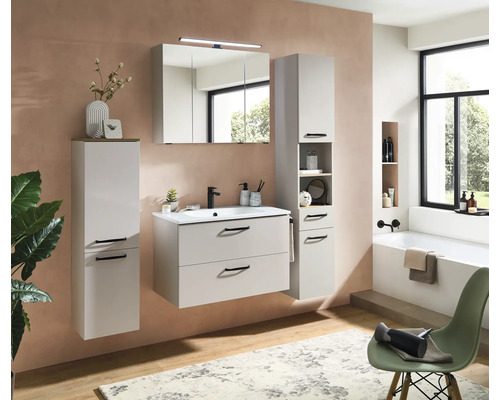 Ensemble de salle de bain moderne avec meuble sous-vasque gris clair, armoire de toilette éclairée et deux armoires latérales hautes.