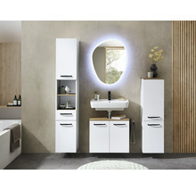 Ensemble de meubles de salle de bain blancs avec colonne, meuble sous-lavabo, lavabo en céramique, miroir LED organique et poignées noires.