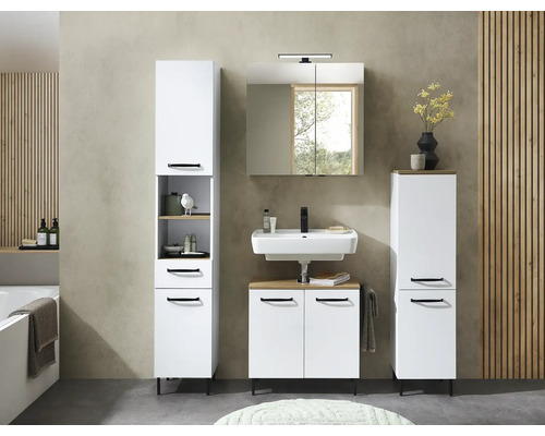 Ensemble de meubles de salle de bain blanc avec poignées noires : colonne, meuble sous-vasque, meuble latéral et armoire de toilette.