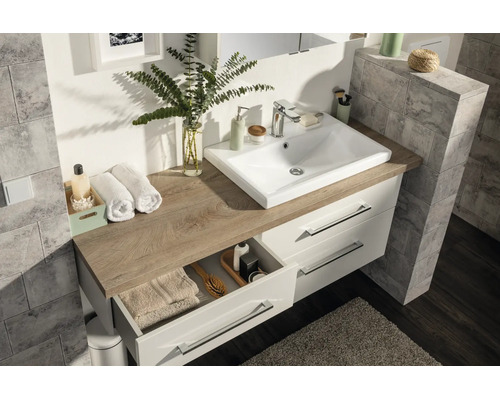 Moderner Badezimmer-Waschtisch mit weissem Aufsatzbecken, Platte in Eichenoptik und weissem Unterschrank mit zwei Schubladen.