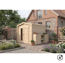 Abri de jardin en bois avec annexe intégrée et porte double avec insert en verre dans un jardin devant une maison en brique. (Image AI modified or generated)