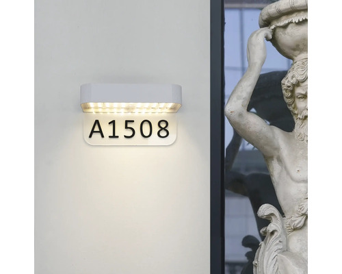 Éclairage de numéro de maison à LED pour montage mural extérieur avec plaque lumineuse.