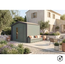 Abri de jardin moderne en bois avec banc intégré dans un jardin ensoleillé devant une maison au style méditerranéen. (Image AI modified or generated)