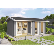 Modernes Gartenhaus aus grauem Holz mit Satteldach, grossen Glasfronten und Terrasse in einem hell gestalteten Garten.