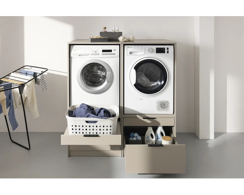 Meuble de buanderie moderne beige pour lave-linge et sèche-linge, équipé de tiroirs et tablettes coulissantes pratiques.