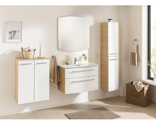Ensemble de meubles de salle de bain moderne aspect bois et blanc avec lavabo, miroir LED, armoire haute et armoire d'appoint.