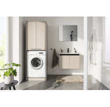 Meuble pour lave-linge moderne et sous-vasque assorti avec miroir dans la salle de bains.