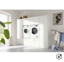 Système d'armoires de buanderie modulaire blanc avec espace pour lave-linge et sèche-linge, armoires hautes et tiroirs. (Image AI modified or generated)