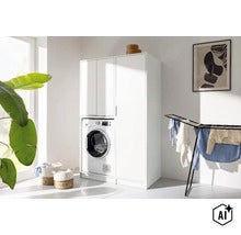 Meuble pour lave-linge blanc et armoire haute dans une buanderie lumineuse et moderne avec séchoir à linge. (Image AI modified or generated)
