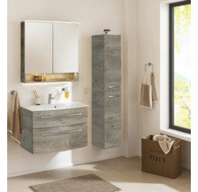 Ensemble de meubles de salle de bain moderne en aspect bois gris avec meuble sous-lavabo, armoire de toilette et armoire haute.