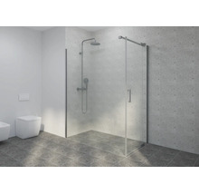 Modernes Badezimmer mit einer begehbaren Dusche, einer Glastrennwand, einem Duschsystem in Chromoptik sowie grau gefliesten Wänden und Boden.