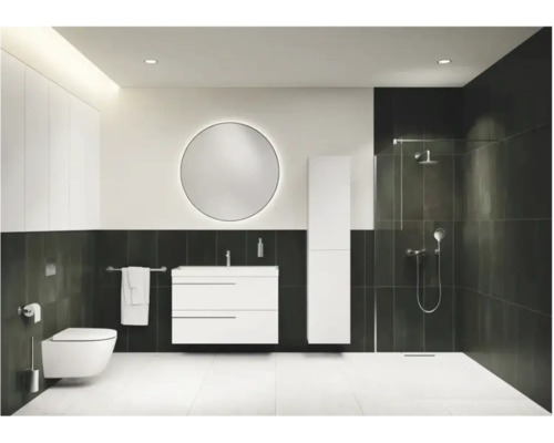 Modernes Badezimmer mit weißem Waschtischunterschrank, rundem Lichtspiegel, Hochschrank und begehbarer Dusche vor dunklen Wandfliesen.