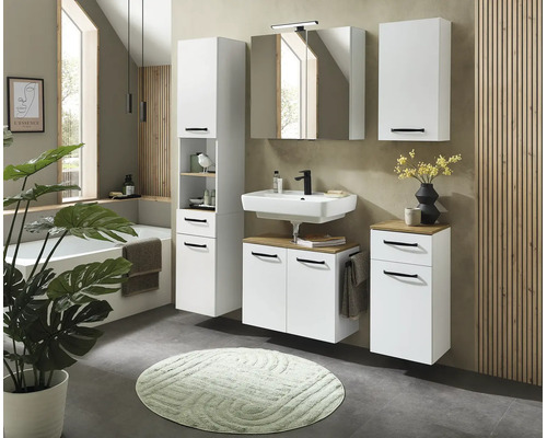 Ensemble de meubles de salle de bain blanc et bois, avec armoire de toilette, sous-vasque, colonne et meuble d'appoint.