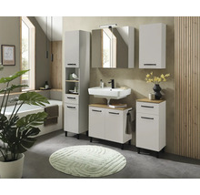 Ensemble de meubles de salle de bain moderne blanc et aspect bois avec armoire haute, sous-lavabo, armoire de toilette et meubles d'appoint.