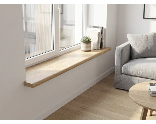 Salon moderne et lumineux avec un long rebord de fenêtre en bois décoré d'une plante et de livres, à côté d'un canapé et d'un parquet.