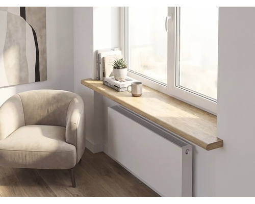 Intérieur moderne avec un rebord de fenêtre en bois épais aux bords arrondis au-dessus d'un radiateur dans une pièce lumineuse et organisée.