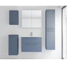 Modernes Badmöbel-Set bestehend aus Waschbecken mit Unterschrank, Spiegelschrank sowie mehreren Hängeschränken.