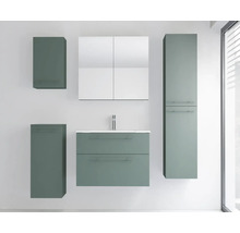 Badezimmermöbel-Set in Salbeigrün mit Waschtischunterschrank, weißem Waschbecken, Spiegelschrank, Hochschrank und zwei Hängeschränken.