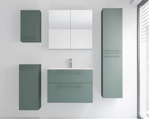 Badezimmermöbel-Set in Salbeigrün mit Waschtischunterschrank, weißem Waschbecken, Spiegelschrank, Hochschrank und zwei Hängeschränken.