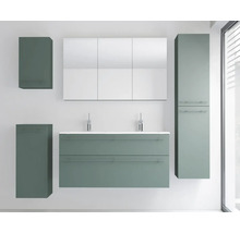 Modernes Badezimmermöbel-Set in Salbeigrün mit Doppelwaschtisch, dreitürigem Spiegelschrank, Hochschrank und Wandschränken.