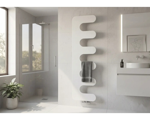 Modernes, helles Badezimmer mit weißem Wellendesign-Handtuchheizkörper, einer begehbaren Glasdusche, einem Waschtisch und einem Leuchtspiegel.