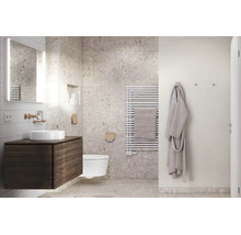Modernes Badezimmer mit Fliesen in Terrazzo-Optik, dunklem Waschtischunterschrank mit Aufsatzwaschbecken, Wand-WC und weißem Handtuchheizkörper.