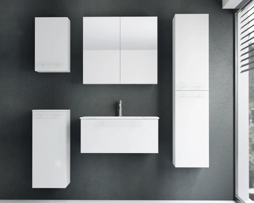 Ensemble de meubles de salle de bains blanc moderne avec meuble sous-vasque, lavabo, armoire à miroir, colonne et placards.