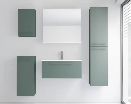 Ensemble de meubles de salle de bains moderne en vert sauge avec armoire de toilette, lavabo, armoire haute et deux meubles muraux.