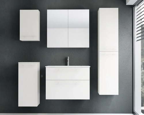 Ensemble de meubles de salle de bains blanc moderne avec meuble sous-lavabo, armoire de toilette, colonne et deux meubles hauts.