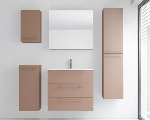 Ensemble de meubles de salle de bains avec sous-vasque à trois tiroirs, lavabo, armoire de toilette, colonne et deux meubles hauts.