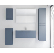Ensemble de meubles de salle de bains moderne avec meuble sous lavabo, lavabo, armoire de toilette et trois armoires murales.