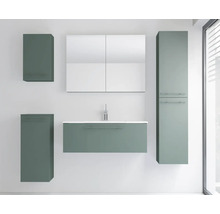 Ensemble de meubles de salle de bain moderne en vert sauge avec meuble sous-vasque, armoire à miroir, armoire haute et meubles muraux.