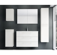 Ensemble de meubles de salle de bains blancs comprenant un sous-lavabo avec trois tiroirs, un lavabo, une armoire de toilette et des colonnes.
