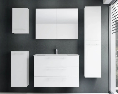 Ensemble de meubles de salle de bain blanc avec meuble sous-vasque, lavabo, armoire de toilette, colonne et deux éléments hauts.