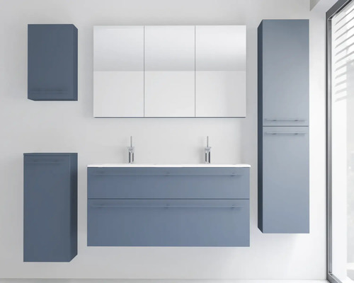 Ensemble de meubles de salle de bains moderne comprenant un double lavabo avec meuble sous-vasque, une armoire de toilette et des colonnes.