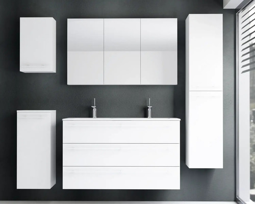 Ensemble de meubles de salle de bains blanc moderne avec meuble sous-lavabo, double vasque, armoire de toilette à trois portes et armoires murales.