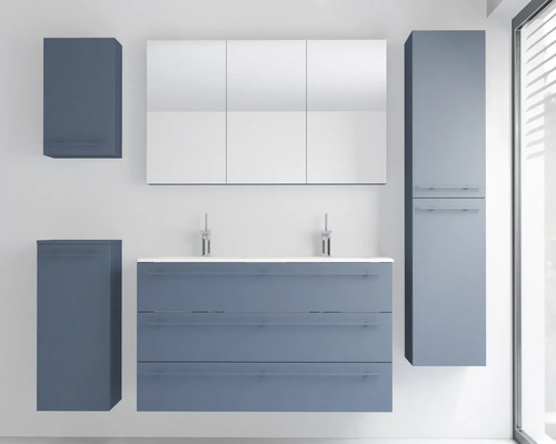 Ensemble de meubles de salle de bains moderne bleu avec double vasque, armoire de toilette et armoires murales.
