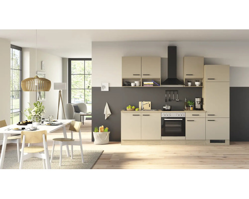 Cuisine moderne avec façades claires et appareils électroménagers intégrés, espace ouvert avec coin repas et grandes fenêtres.