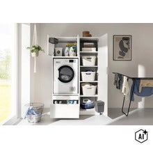 Armoire pour lave-linge avec sèche-linge intégré, étagères, paniers et tiroirs coulissants pour la buanderie. (Image AI modified or generated)