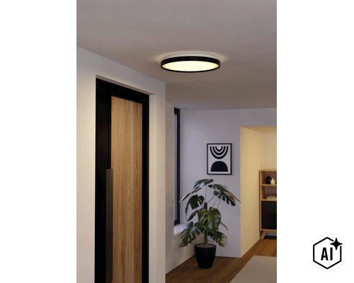 Plafonnier LED rond et plat avec cadre noir, éclairé dans un couloir moderne avec porte en bois et plante. (Image AI modified or generated)