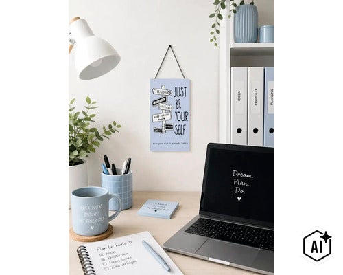 Plaque murale avec inscription Just Be Yourself dans un bureau organisé avec ordinateur portable, carnet et accessoires. (Image AI modified or generated)