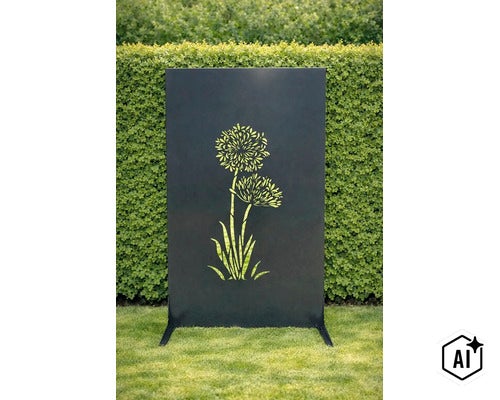 Paravent rectangulaire en métal avec motif floral décoratif découpé pour une installation au jardin. (Image AI modified or generated)